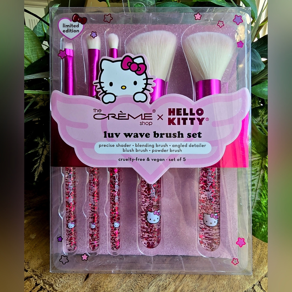 🇺🇲 Limited Edition The Crème Shop x Hello Kitty Luv Wave Brush Collection NIP